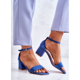 Vinceza Modische Wildledersandalen auf einer Bar Rovena Blue blau 2