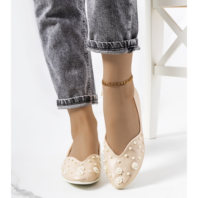 Silke ausgeschnittene goldene Ballerinas 1