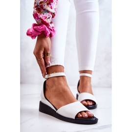 Vinceza Klassische Damensandalen mit Schnalle Weiß verdienen 1