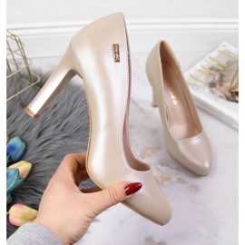 Pumps auf der Post Sergio Leone W SK3AC Pearl Nude 1