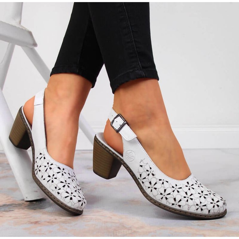 Durchbrochene Ledersandalen Rieker W RKR531A weiß 2