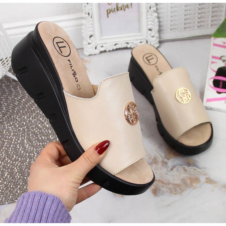 Lederpantoffeln auf dem Keil Filippo W PAW362B beige 1