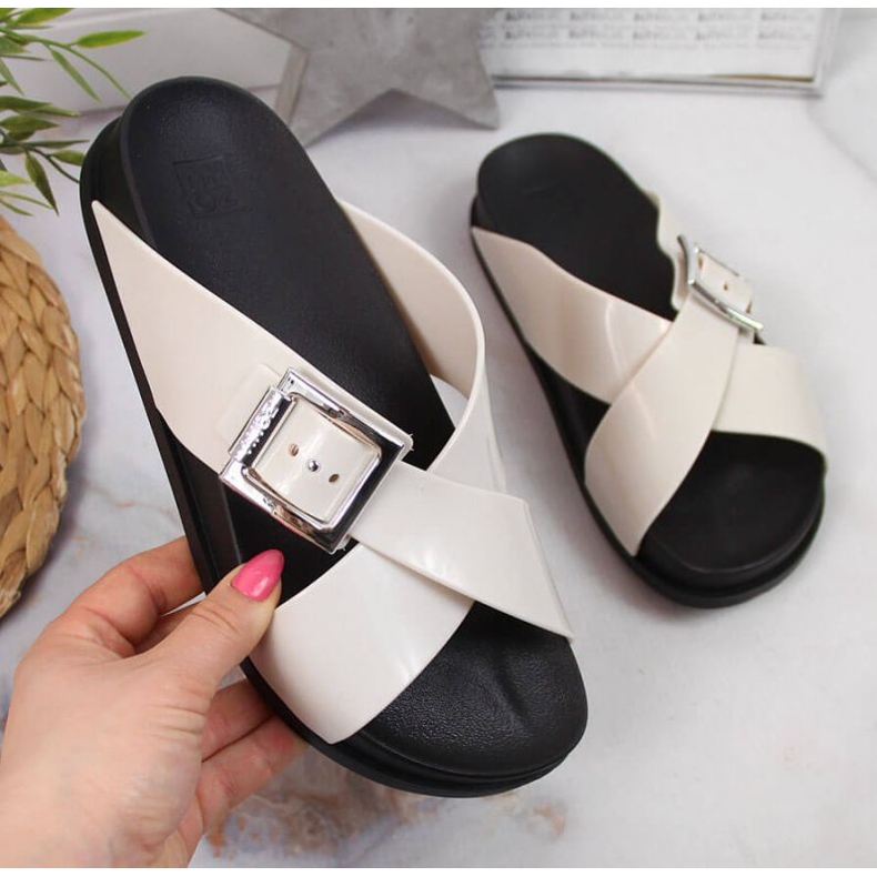 Meliski Zaxy W JJ285057 cremefarbene Hausschuhe ecru 1