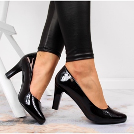 Schwarze Pumps, lackierter Pfosten von Sergio Leone 1