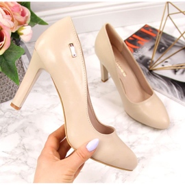 Nude-matte Pumps auf dem Post von Sergio Leone beige 2