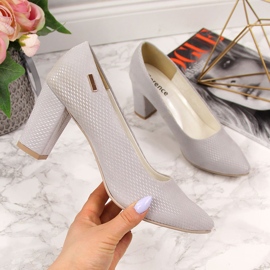 Pumps auf dem grauen Monique-Pfosten mehrfarbig 1