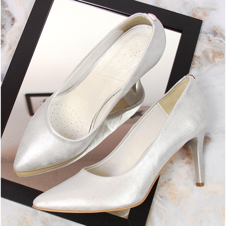 Silberglänzende Juma-Pins silber- 1