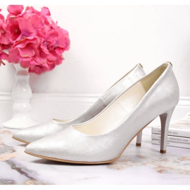 Silberglänzende Juma-Pins 2