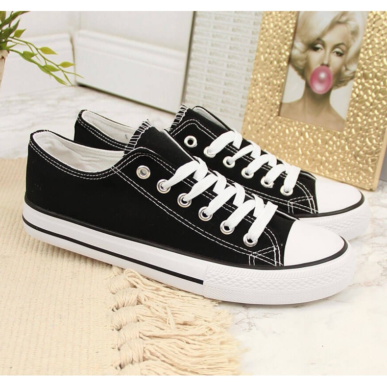 Niedrige Sneakers aus schwarzem Stoff von Atletico 2