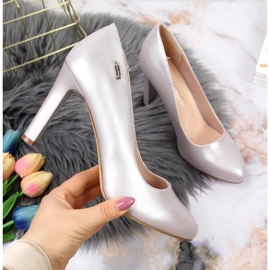 Pumps auf einem silbernen Perlmuttpfosten von Sergio Leone silber- 1