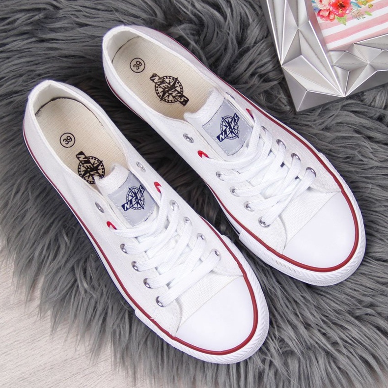 Niedrige weiße Textilsneaker NEWS 2