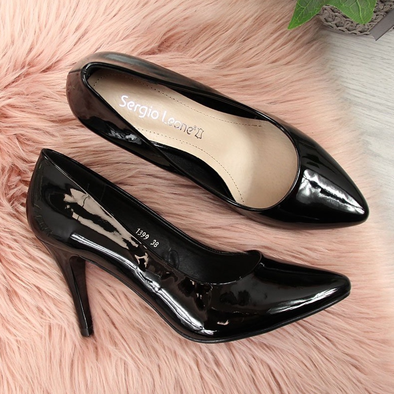 Pumps auf schwarzem Sergio Leone-Stiletto-Absatz aus Lackleder 2