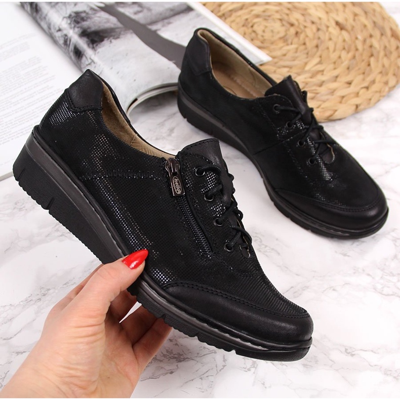 Schwarze glänzende Lederschuhe Helios 334 1