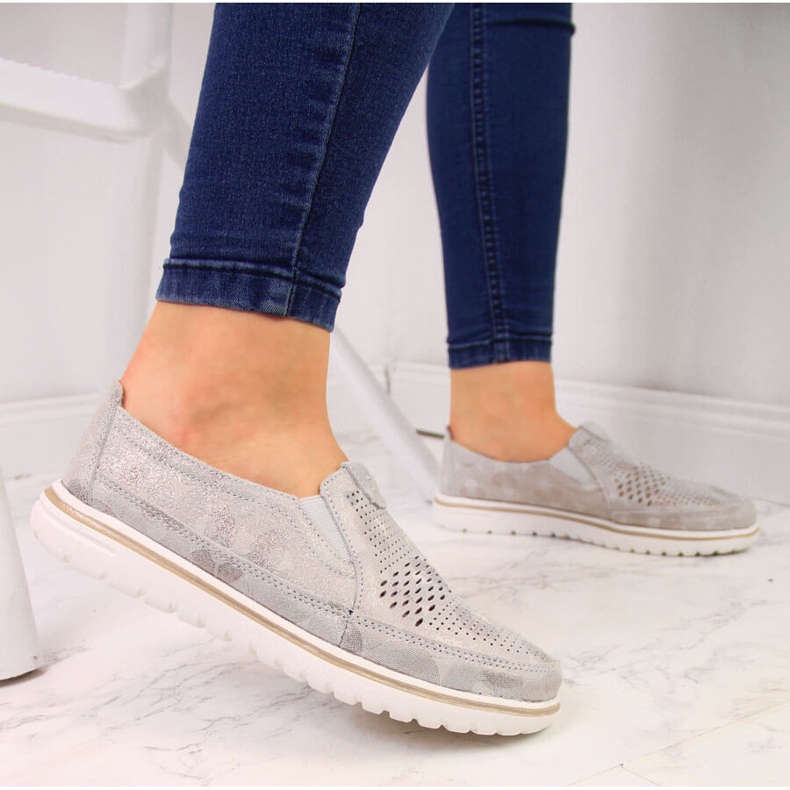 Damenschuhe aus goldfarbenem durchbrochenem Leder Jezzi golden 2