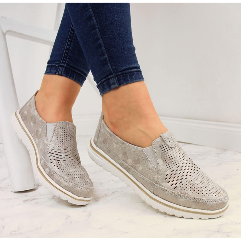 Damenschuhe aus goldfarbenem durchbrochenem Leder Jezzi golden 1