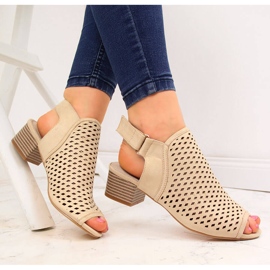 Beige durchbrochene Damensandalen Sabatina 1