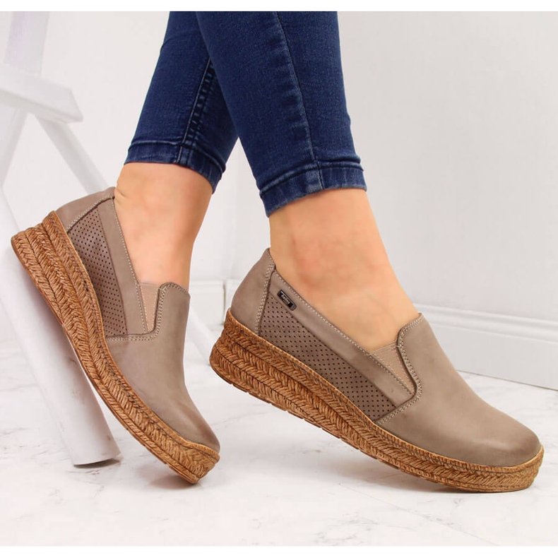 Damenschuhe aus Leder mit beigem Keil Helios 350 1