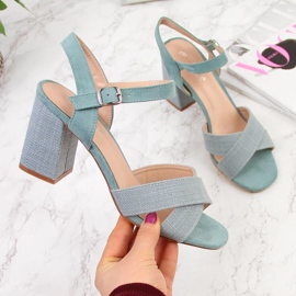 Grüne Vinceza Damensandalen an der Post 2