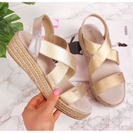 Damensandalen Espadrilles auf dem goldenen Big Star HH274414 Plateau 2