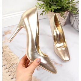 Pumps auf einem goldenen Seastar-Absatz 2