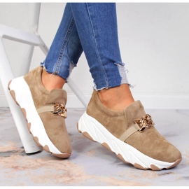 Damenschuhe mit Kettenschlupf auf beigem Potocki 1