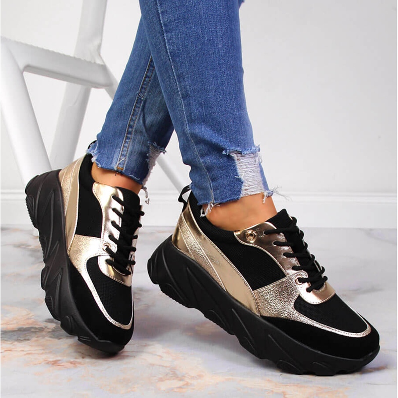 Sportschuhe für Damen auf der Potocki-Plattform schwarz golden 1