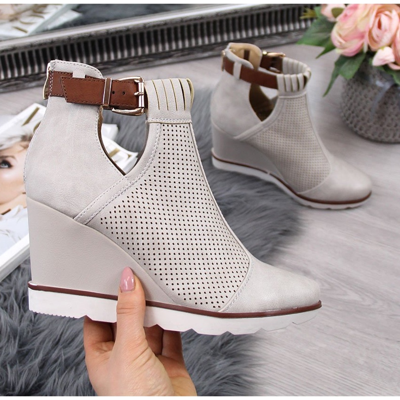 Beige Turnschuhe für Damen mit durchbrochenen Wedges Filippo 2