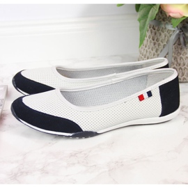 Durchbrochene Damen-Ballerinas von Filippo in Weiß und Marineblau 1