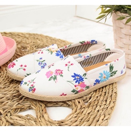 Weiße Espadrilles für Blumenmädchen von McKeylor's 2