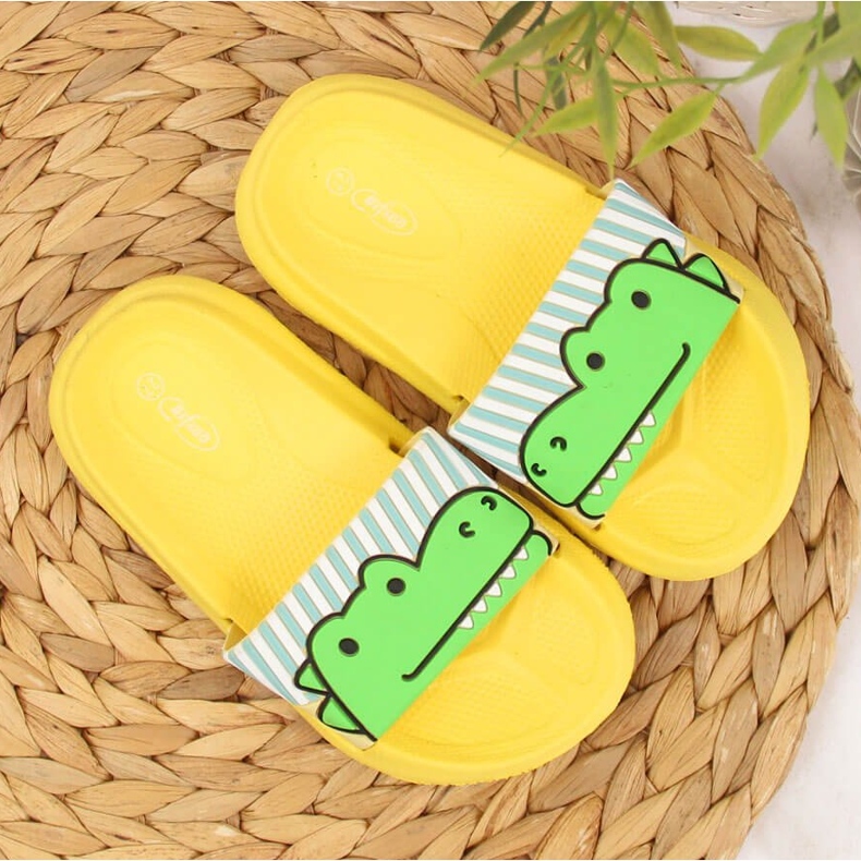 Gelbe Kinderschuhe aus Befado-Schaumstoff mit Alligator 2