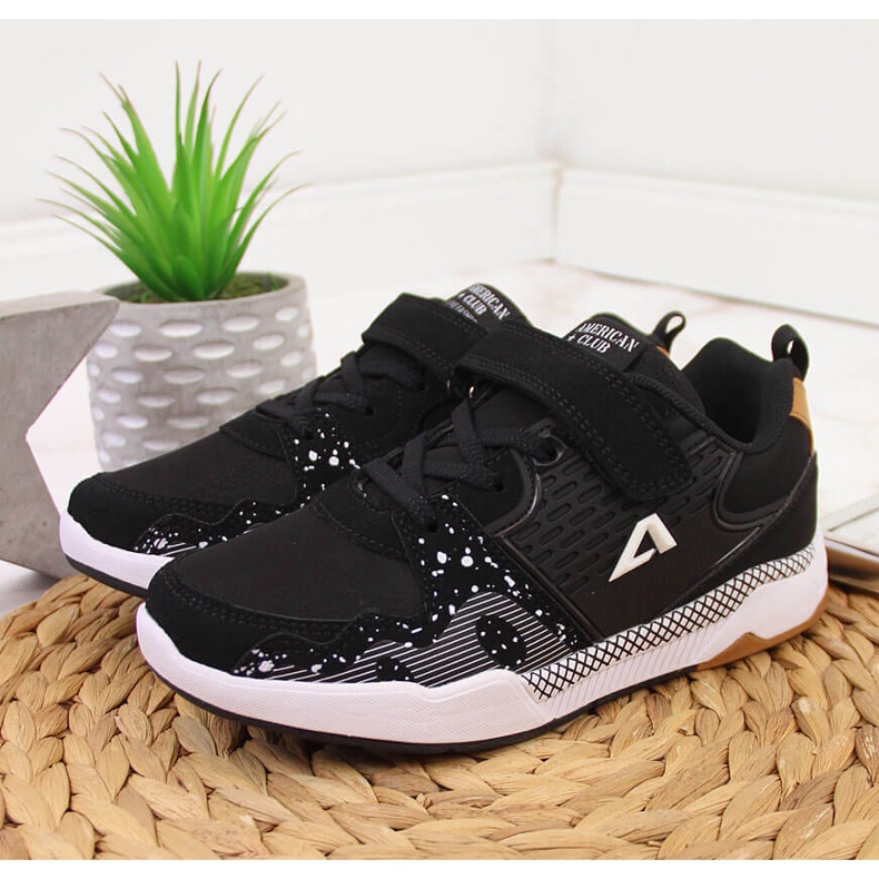 Schwarzer American Club Kindersportschuh mit Klettverschluss 2
