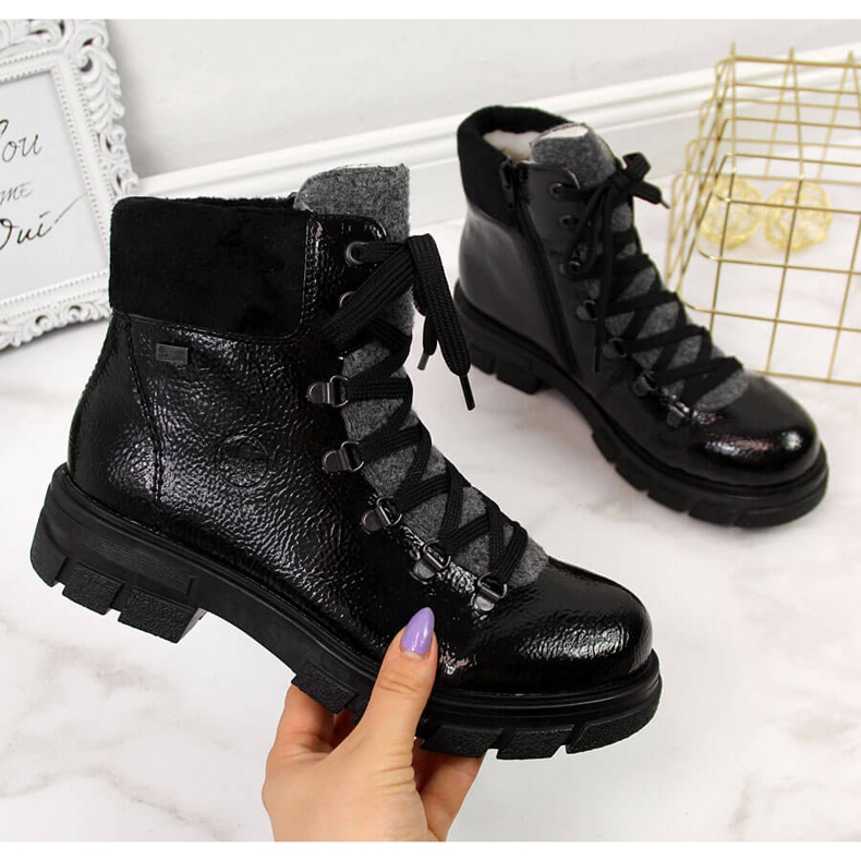 Schwarz lackierte isolierte Damenstiefel Rieker Z9132-00 1