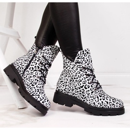 Weißer isolierter Damenstiefel von Filippo 1