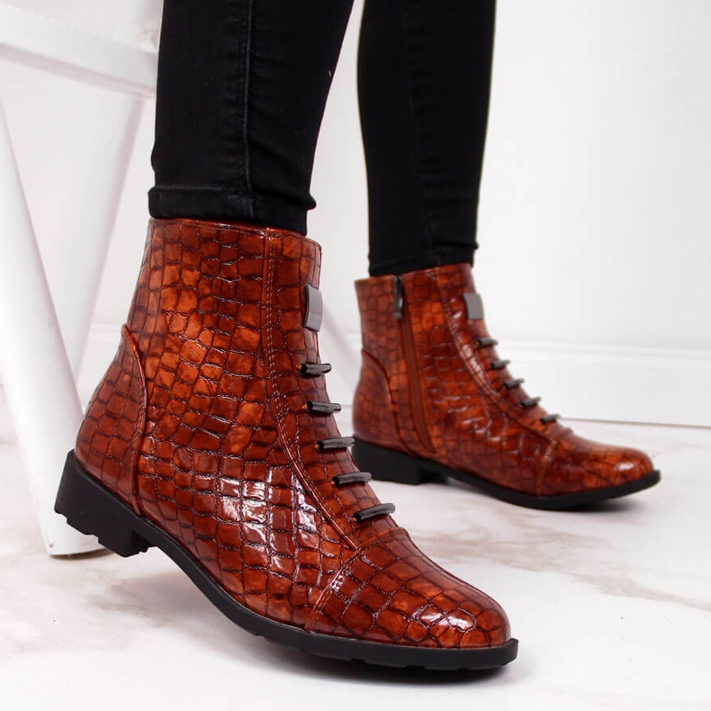 Braune Croco-Stiefel für Damen isoliert braun Filippo 2