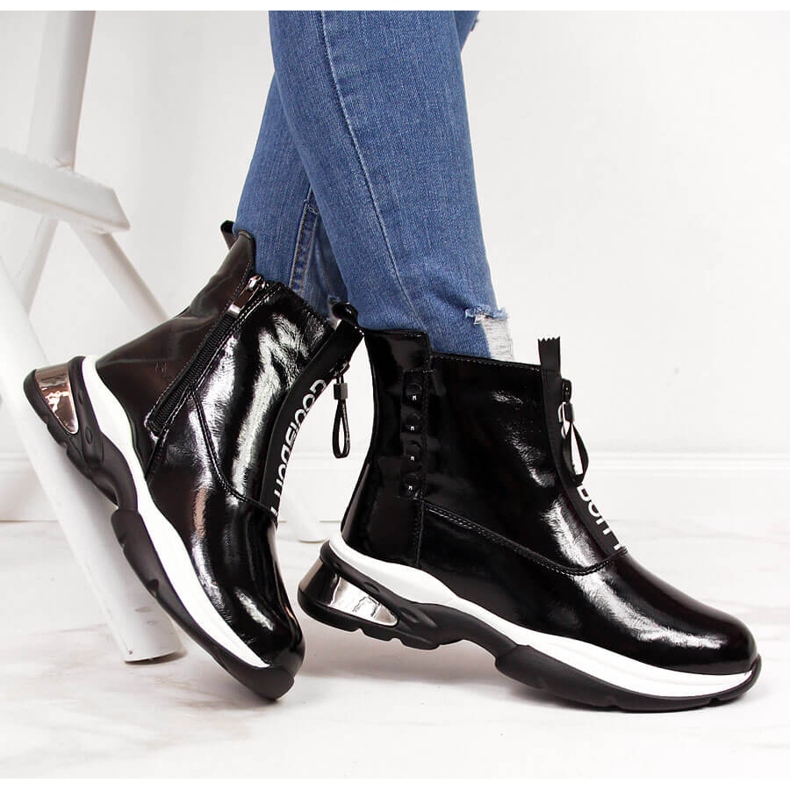 Damen-Sneaker aus schwarzem Lackleder T.Sokolski 1