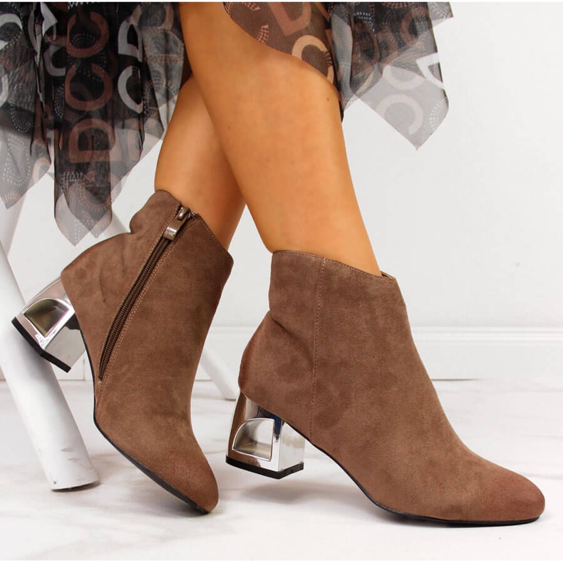 T.Sokolski Braune Damenstiefel mit dekorativem Absatz von T. Sokolski 1