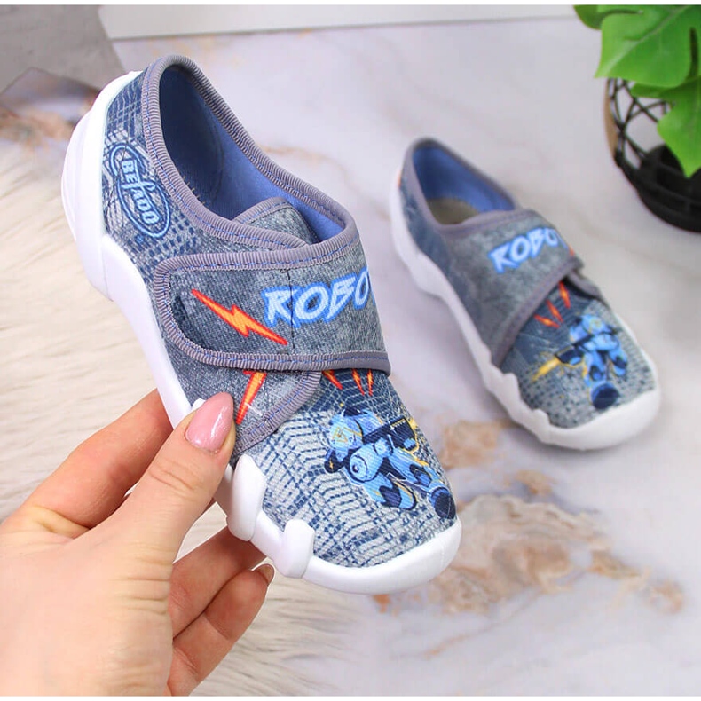 Hausschuhe für Jungen für den Kindergarten auf grauem Befado-Klettverschluss 1