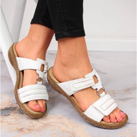 Weiße Lederpantoffeln für Damen mit Klettverschluss weiß Rieker 62886-80 1