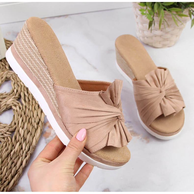 Beige Keilpantoffeln für Damen Potocki 1