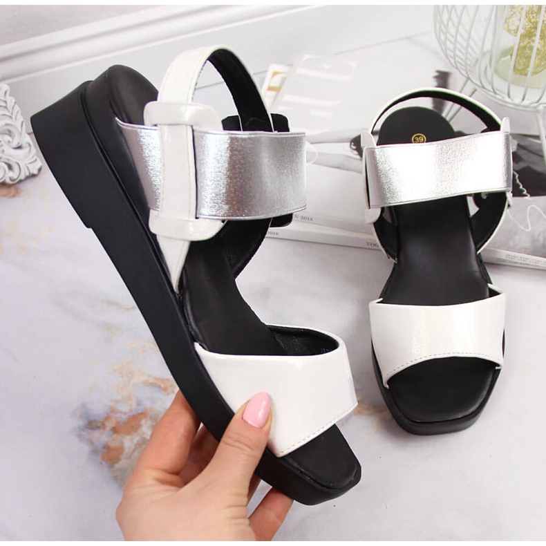 Damensandalen auf Keilabsatz mit weißem Potocki 1