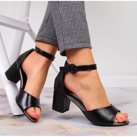 Schwarze Damensandalen von Vinceza auf der Post 1