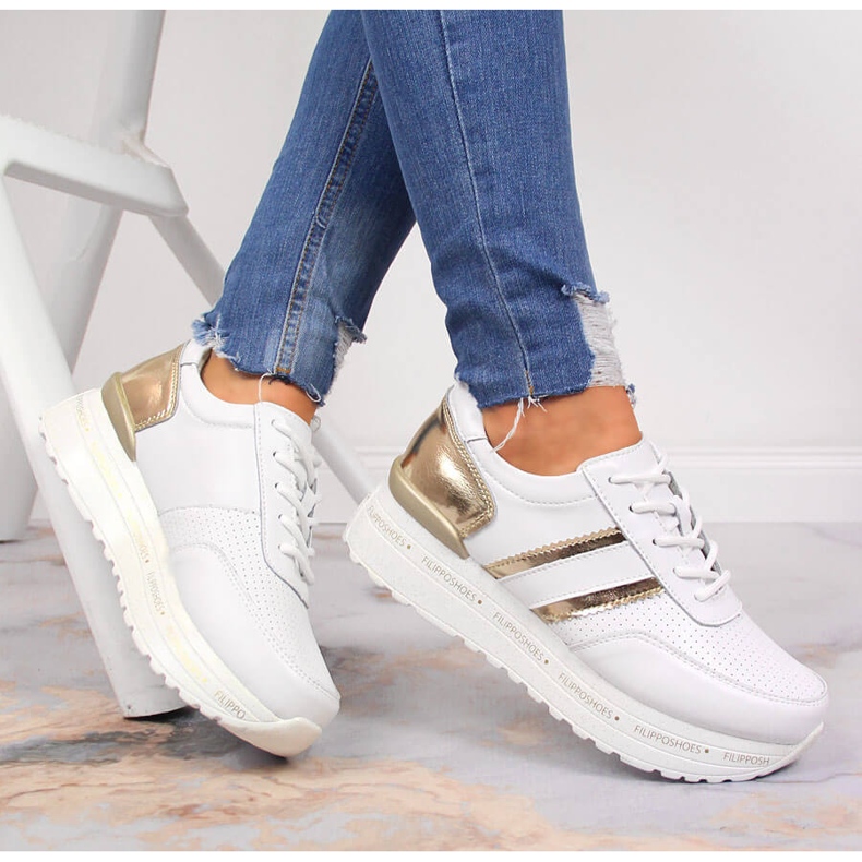 Damenschuhe aus Leder auf der weißen Filippo-Plattform 1