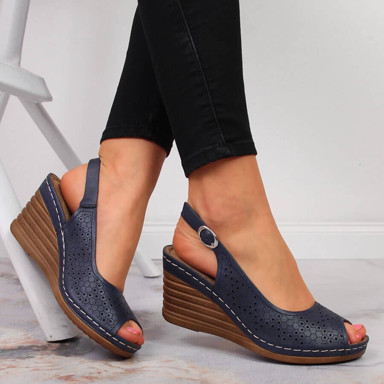 Bequeme Sandalen auf Keilabsatz eVento marineblau 1
