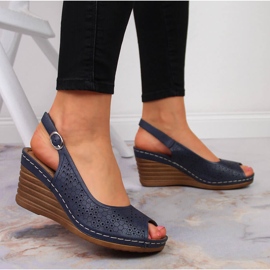 Bequeme Sandalen auf Keilabsatz eVento marineblau 2