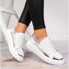 S.Barski Damenschuhe aus Leder auf einem weißen S. Barski-Plateau silber- 1