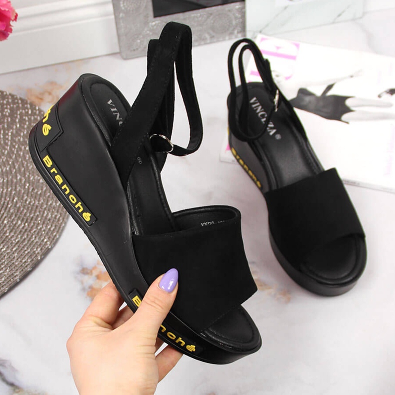 Schwarze Damensandalen von Vinceza mit Keilabsatz 1