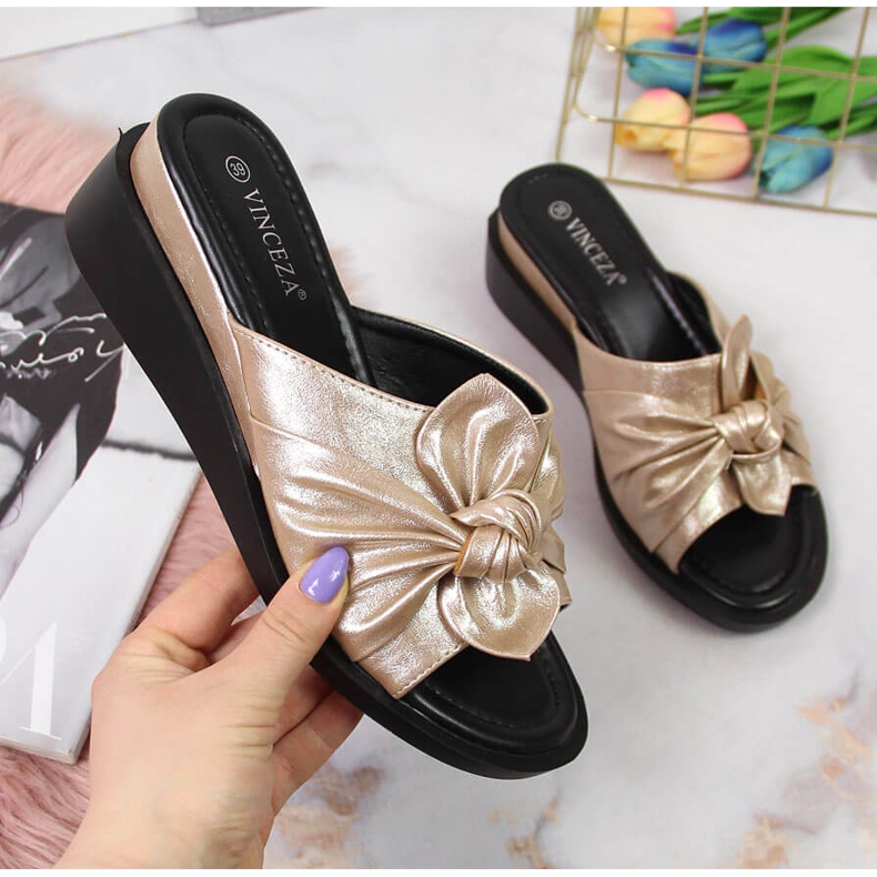 Goldene Keilpantoffeln für Damen Vinceza 1
