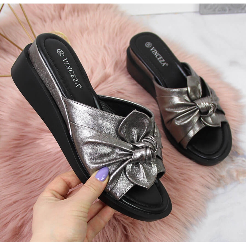 Silberne Keilpantoffeln für Damen Vinceza 1