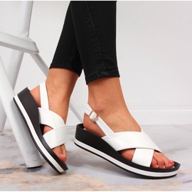 Weiße Damensandalen von Vinceza mit Keilabsatz 1