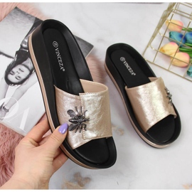 Damenschuhe mit Keilabsatz in Gold mit einer Vinceza-Fliege golden 2